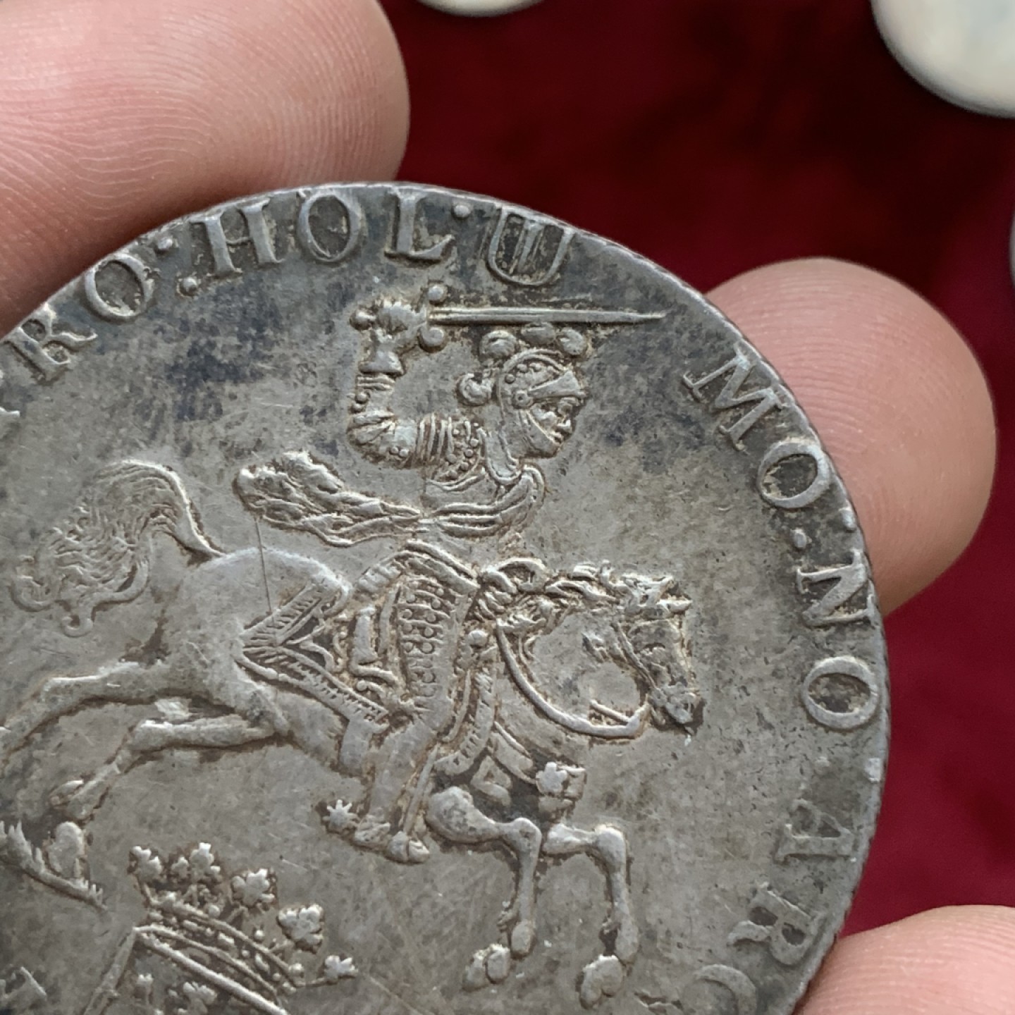 《竞宝斋》第77场-本周日，周一，周四3场拍卖（全场不限金额包邮） 荷兰 1780年 荷兰省 大马剑 细节 包浆非常好，骑士的头盔都非常的清晰