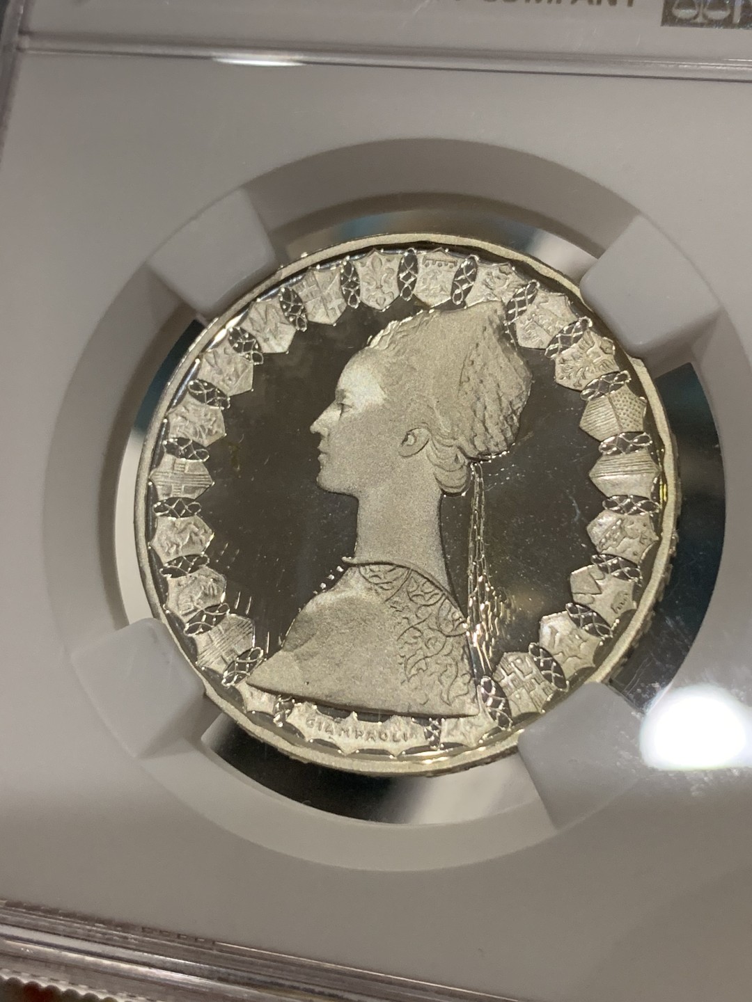 《竞宝斋》第77场-本周日，周一，周四3场拍卖（全场不限金额包邮） 1985年NGC PF68 ULTRA CAMEO深度浮雕完美凝霜意大利首年精制银币帆船与女神