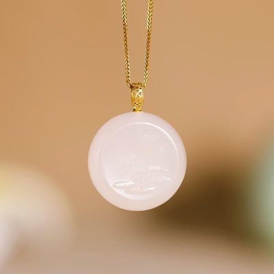 和田玉藕粉吊坠纯银包金镶嵌精致小圆牌金镶玉吊坠蜻蜓荷花图 和田玉藕粉吊坠纯银包金镶嵌精致小圆牌金镶玉吊坠蜻蜓荷花图