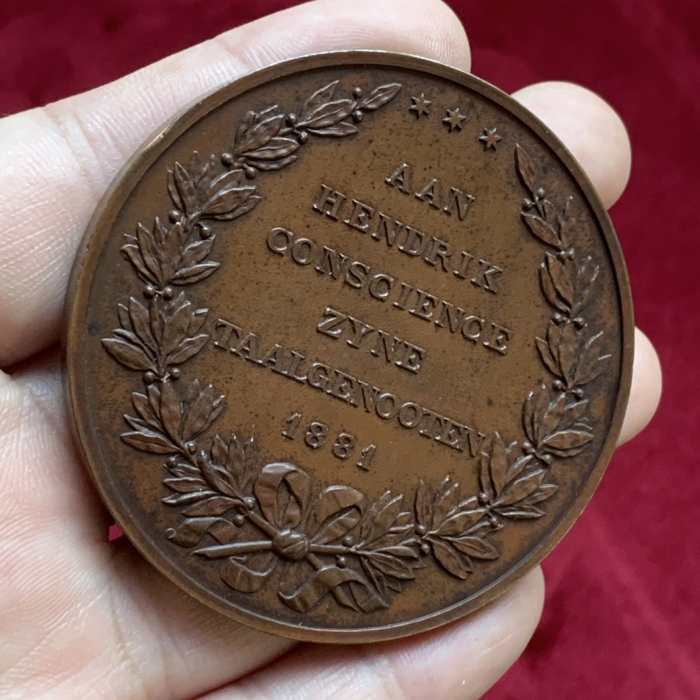 《竞宝斋》第77场-本周日，周一，周四3场拍卖（全场不限金额包邮） 1881年比利时作家亨德里克铜章，直径60mm，重量101g。