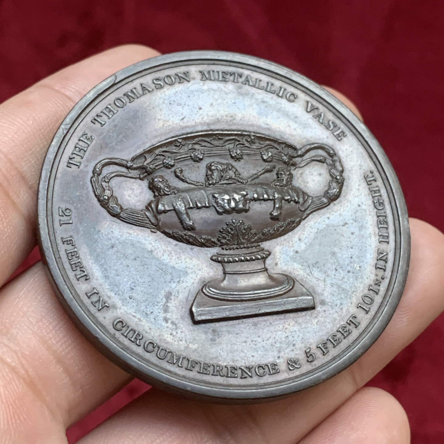 《竞宝斋》第77场-本周日，周一，周四3场拍卖（全场不限金额包邮） 1821年英国托马斯花瓶铜章，直径53mm，重量66g，少见英国老铜章，英国老章普遍涨价中。