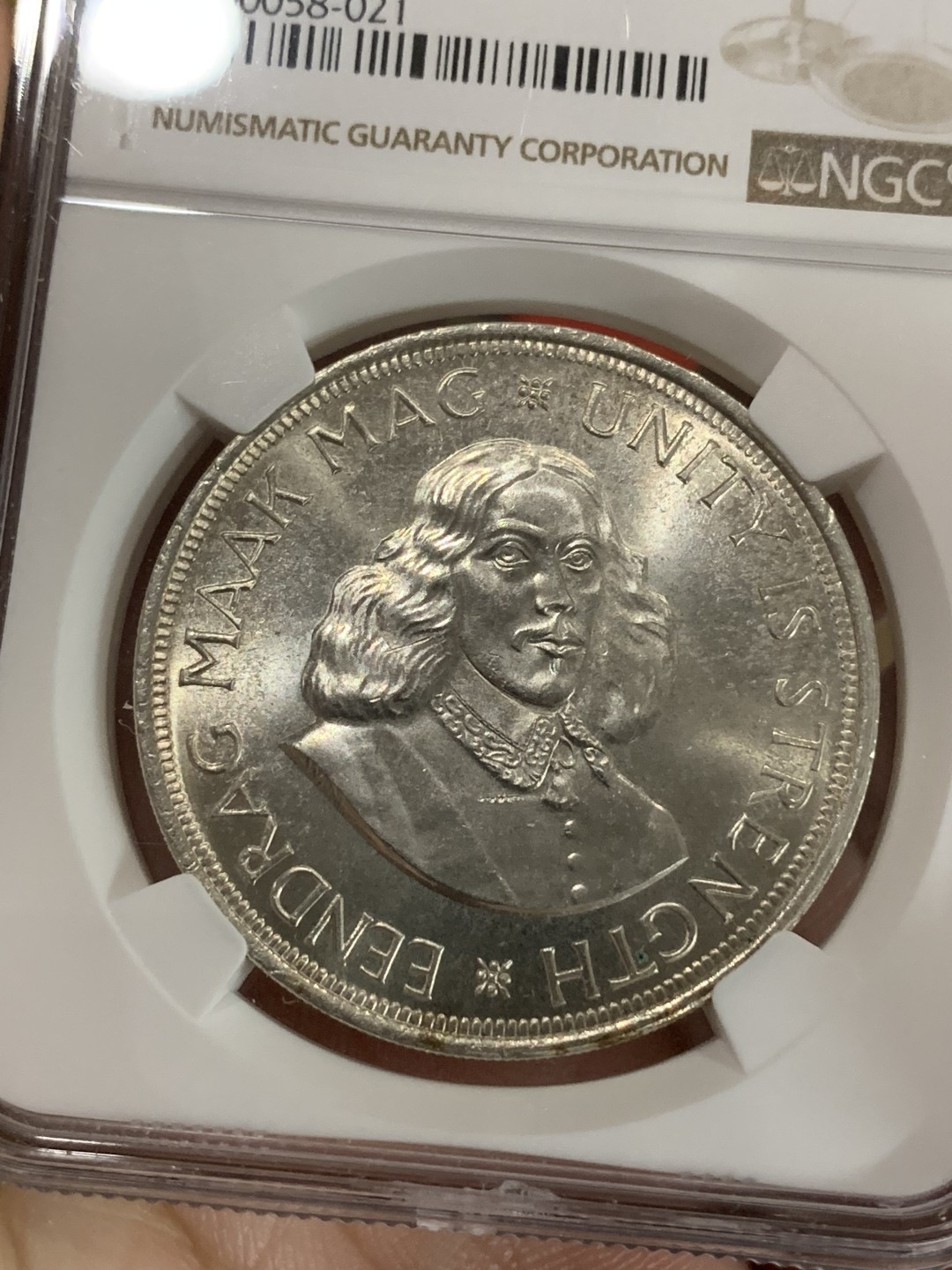 《竞宝斋》第77场-本周日，周一，周四3场拍卖（全场不限金额包邮） NGC MS64 南非1964年奔跑的跳羚50分大银币