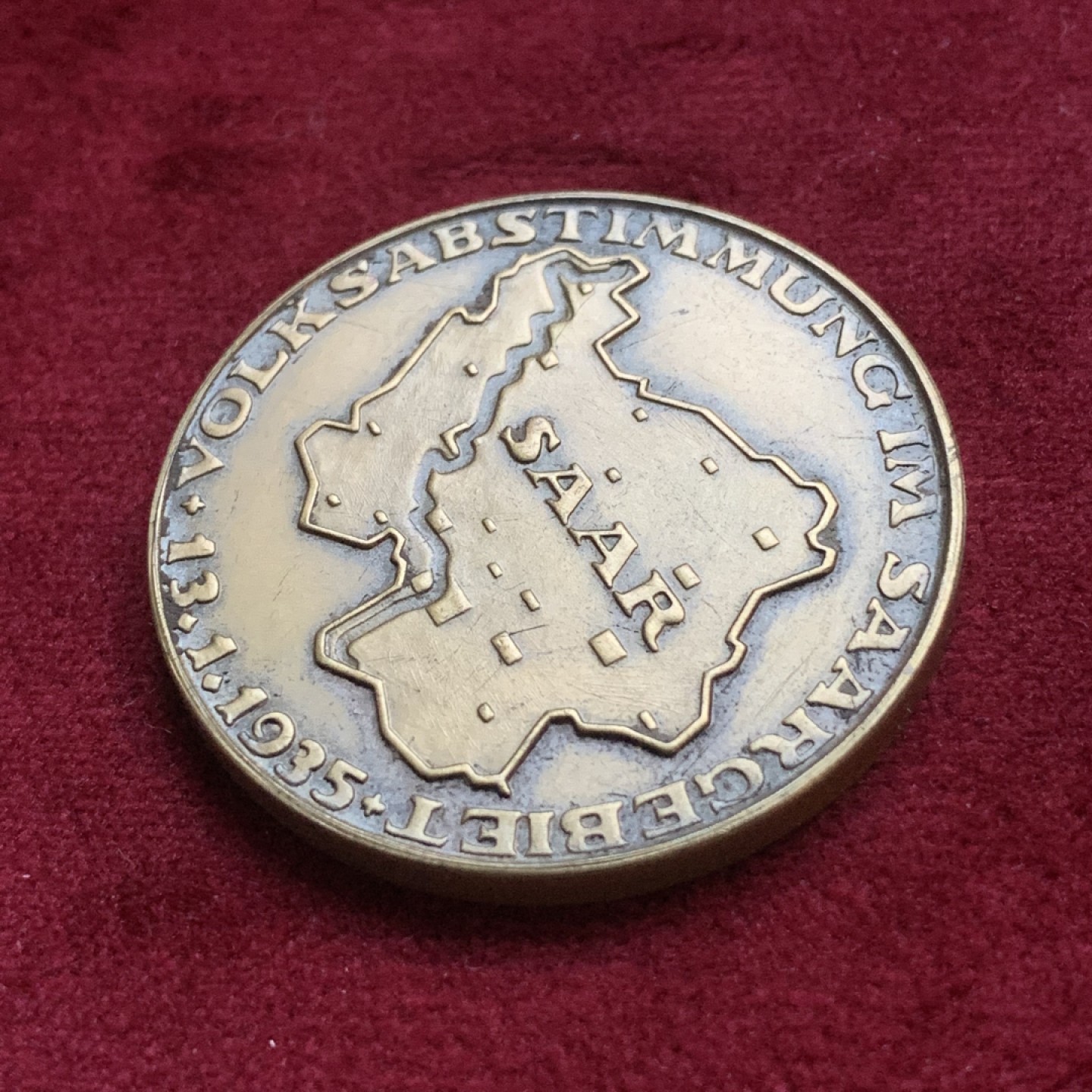 《竞宝斋》第77场-本周日，周一，周四3场拍卖（全场不限金额包邮） 1935年德国萨尔回归铜章（原盒），直径36mm，重量21.6g，原盒好品。