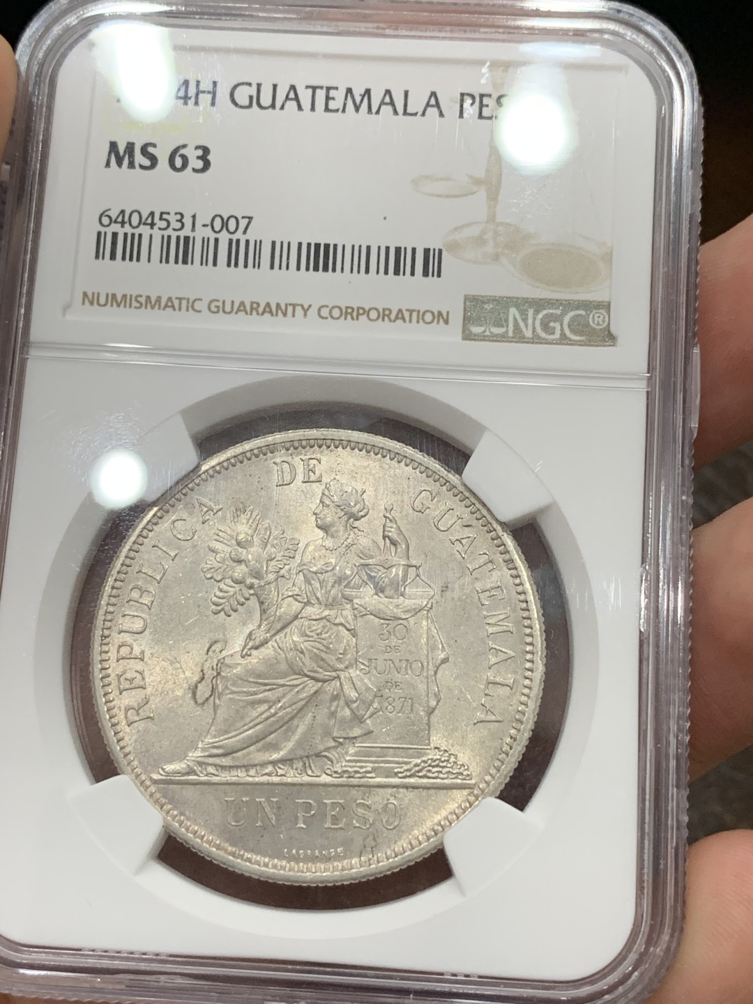 《竞宝斋》第77场-本周日，周一，周四3场拍卖（全场不限金额包邮） NGC MS63危地马拉1894坐人1比索 NGC第三名 南美洲的币暴涨 BU品相，原光车轮光