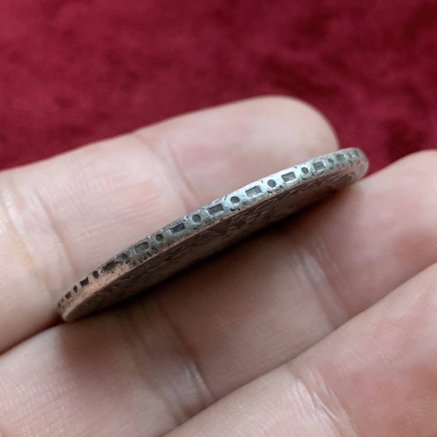 《竞宝斋》第77场-本周日，周一，周四3场拍卖（全场不限金额包邮） 西属秘鲁卡洛斯四世8瑞尔银币 1794年IJ版。