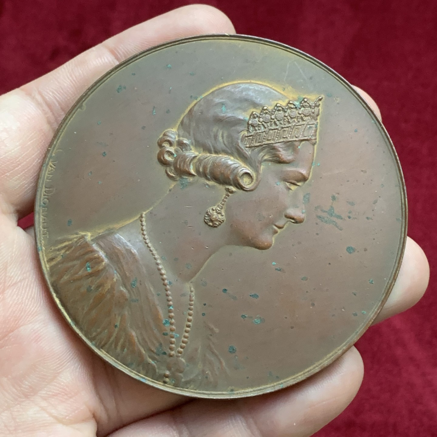 《竞宝斋》第77场-本周日，周一，周四3场拍卖（全场不限金额包邮） 1937年比利时阿斯特丽德铜章，直径70mm，重量147g。