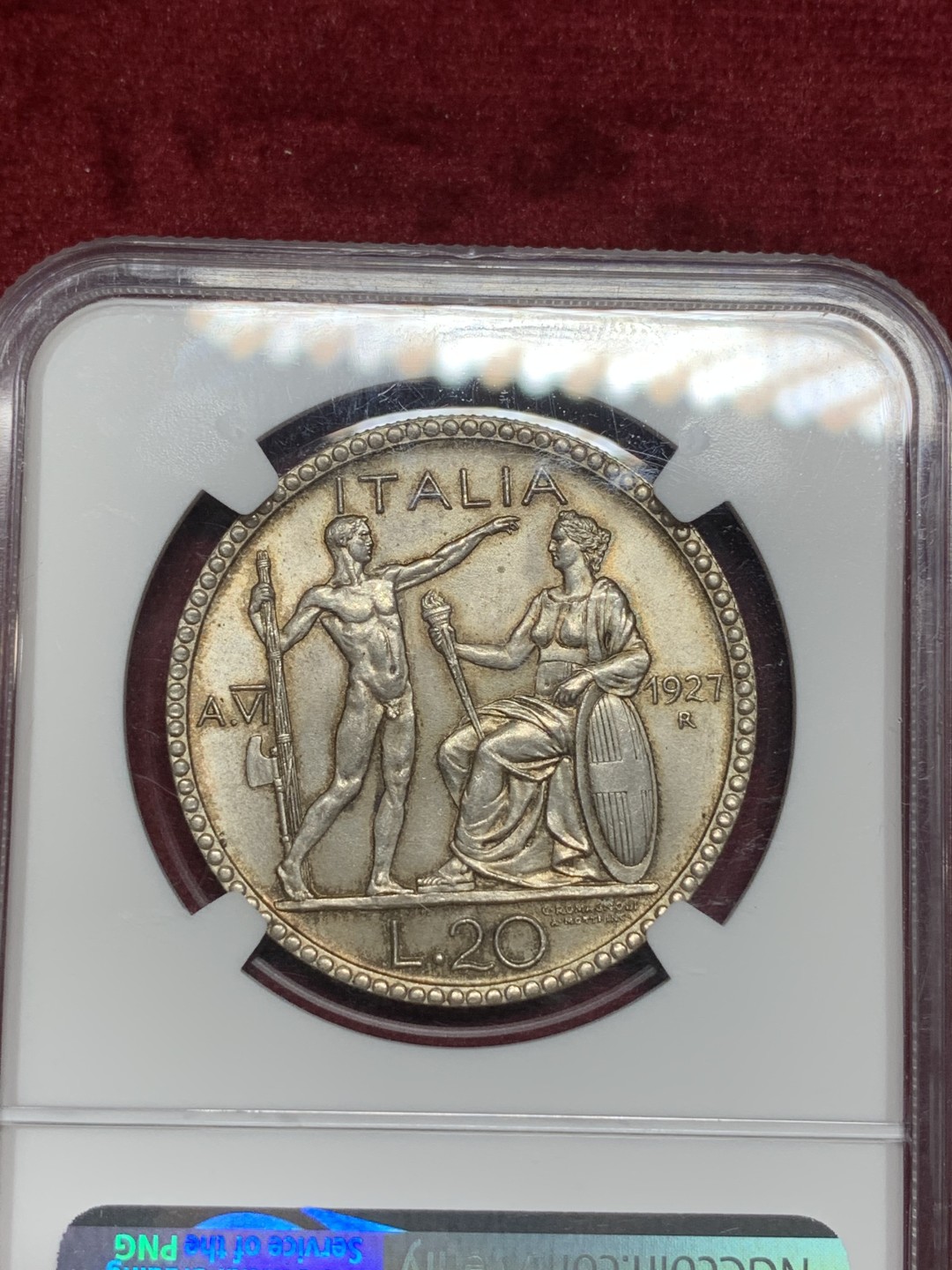 《竞宝斋》第77场-本周日，周一，周四3场拍卖（全场不限金额包邮） NGC-MS64 意大利 1927R 20里拉大银币 法西斯裸男 淡包浆可以收藏的状态 热门品种 意大利潜力巨大