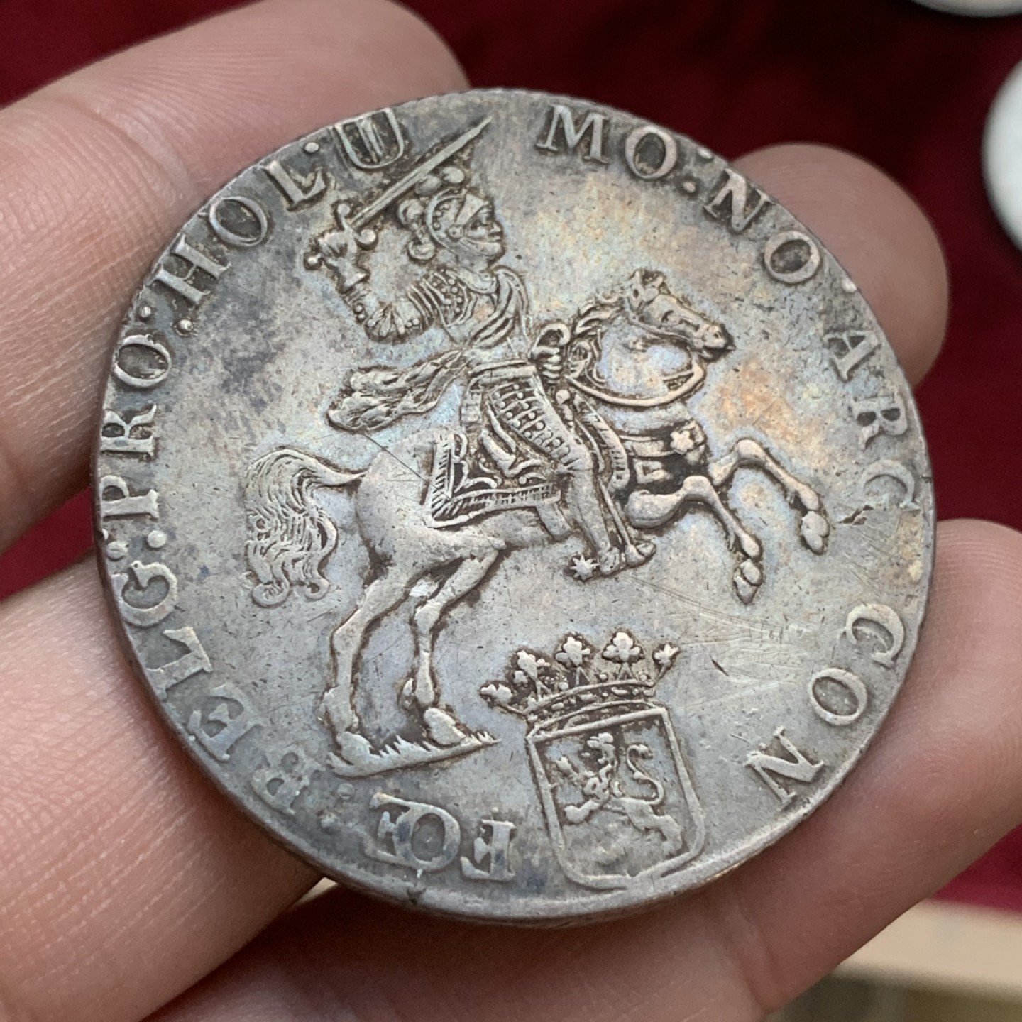 《竞宝斋》第77场-本周日，周一，周四3场拍卖（全场不限金额包邮） 荷兰 1780年 荷兰省 大马剑 细节 包浆非常好，骑士的头盔都非常的清晰