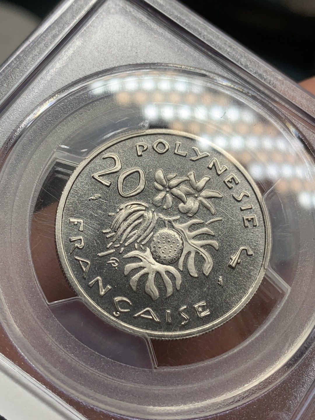 《竞宝斋》第77场-本周日，周一，周四3场拍卖（全场不限金额包邮） PCGS-SP67 法属波利尼西亚1967年20法郎样币，仅发行500枚 法属殖民地样币是法系钱币非常有特色的品种，发行量小 潜力巨大