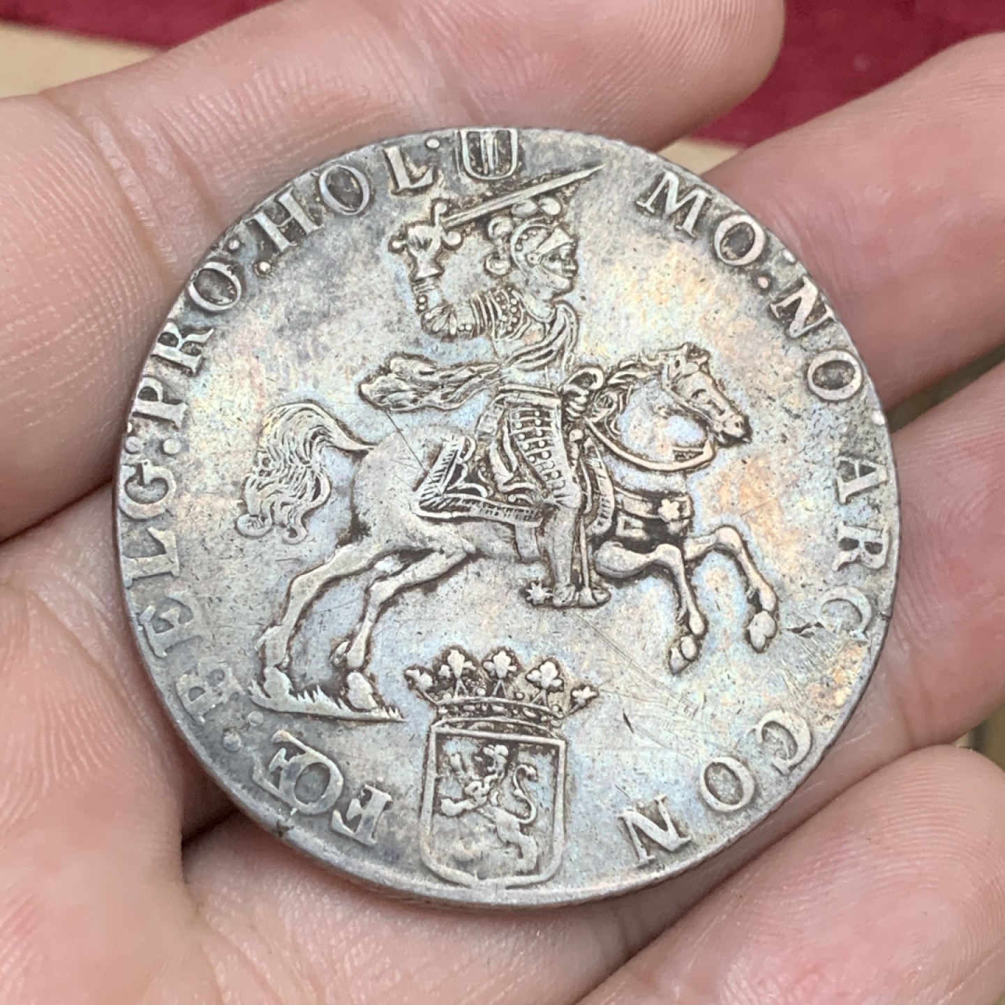 《竞宝斋》第77场-本周日，周一，周四3场拍卖（全场不限金额包邮） 荷兰 1780年 荷兰省 大马剑 细节 包浆非常好，骑士的头盔都非常的清晰