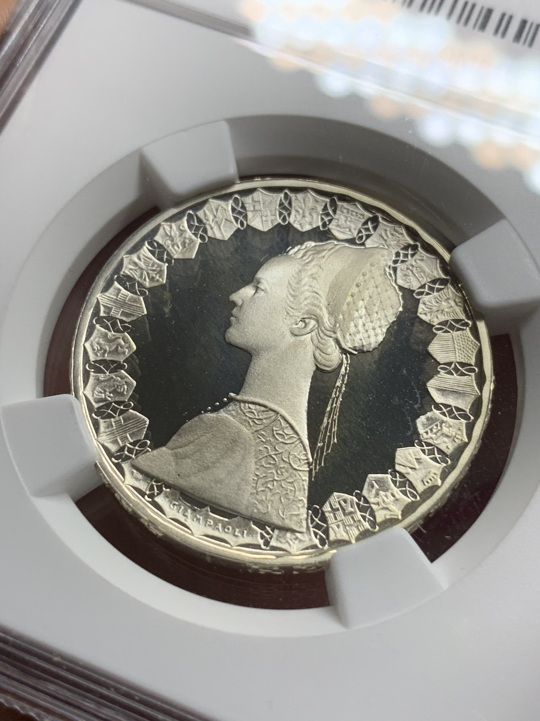 《竞宝斋》第77场-本周日，周一，周四3场拍卖（全场不限金额包邮） 1985年NGC PF68 ULTRA CAMEO深度浮雕完美凝霜意大利首年精制银币帆船与女神