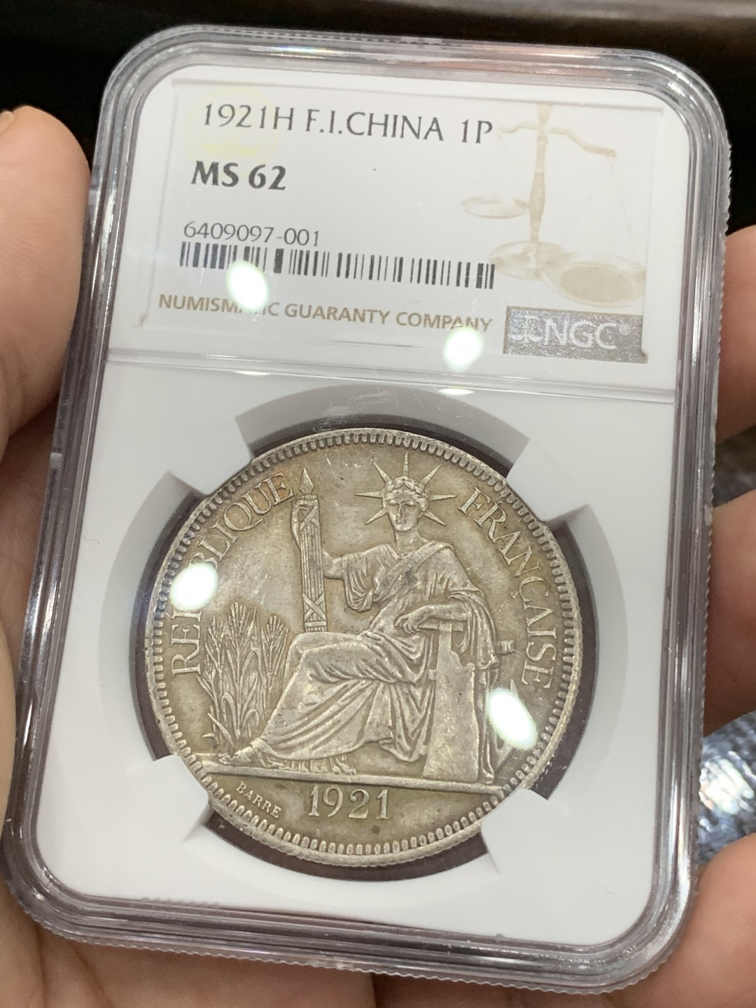 《竞宝斋》第77场-本周日，周一，周四3场拍卖（全场不限金额包邮） NGC MS62 法属印度支那1921年H版坐洋银币，全脸高鼻，原味老包浆。高分坐洋近期持续大热，上涨潜力品种。