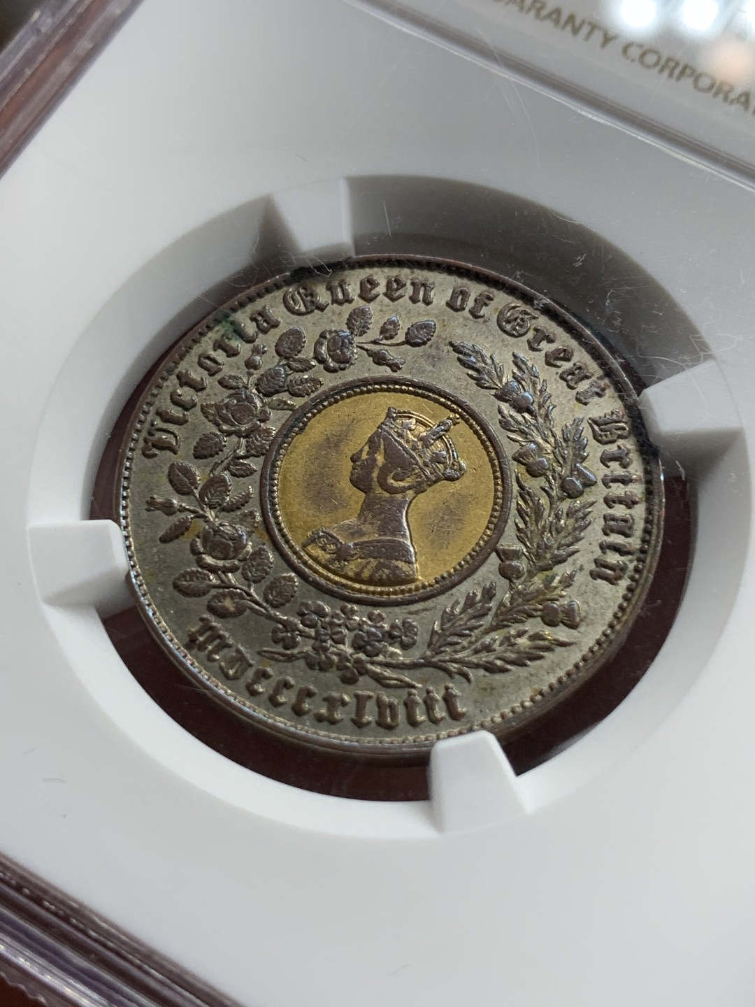 《竞宝斋》第77场-本周日，周一，周四3场拍卖（全场不限金额包邮） NGC AU55英国 1848年 小维 双色克朗币 保存好 细节佳 转为状态