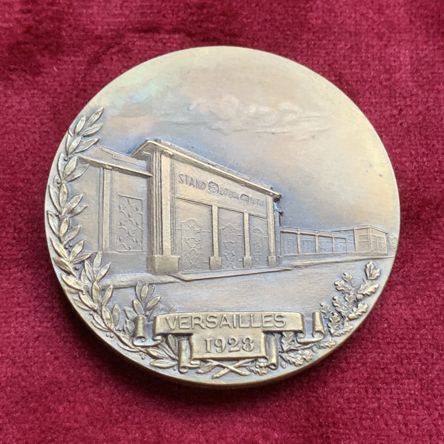 《竞宝斋》第77场-本周日，周一，周四3场拍卖（全场不限金额包邮） 法国1928年 凡尔赛国立射击场 纪念铜章，人物面弧形底板弧形 高浮雕设计
