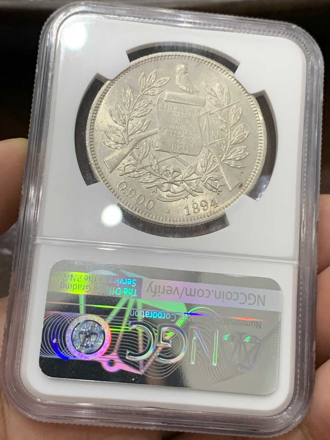 《竞宝斋》第77场-本周日，周一，周四3场拍卖（全场不限金额包邮） NGC MS63危地马拉1894坐人1比索 NGC第三名 南美洲的币暴涨 BU品相，原光车轮光