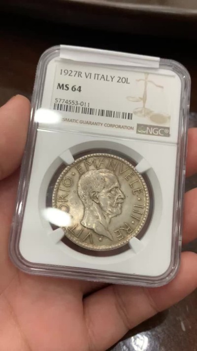 《竞宝斋》第77场-本周日，周一，周四3场拍卖（全场不限金额包邮） NGC-MS64 意大利 1927R 20里拉大银币 法西斯裸男 淡包浆可以收藏的状态 热门品种 意大利潜力巨大
