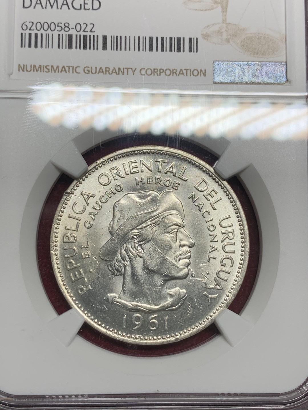 《竞宝斋》第77场-本周日，周一，周四3场拍卖（全场不限金额包邮） NGC UNCD 乌拉圭1961年反西班牙革命150周年10比索银币