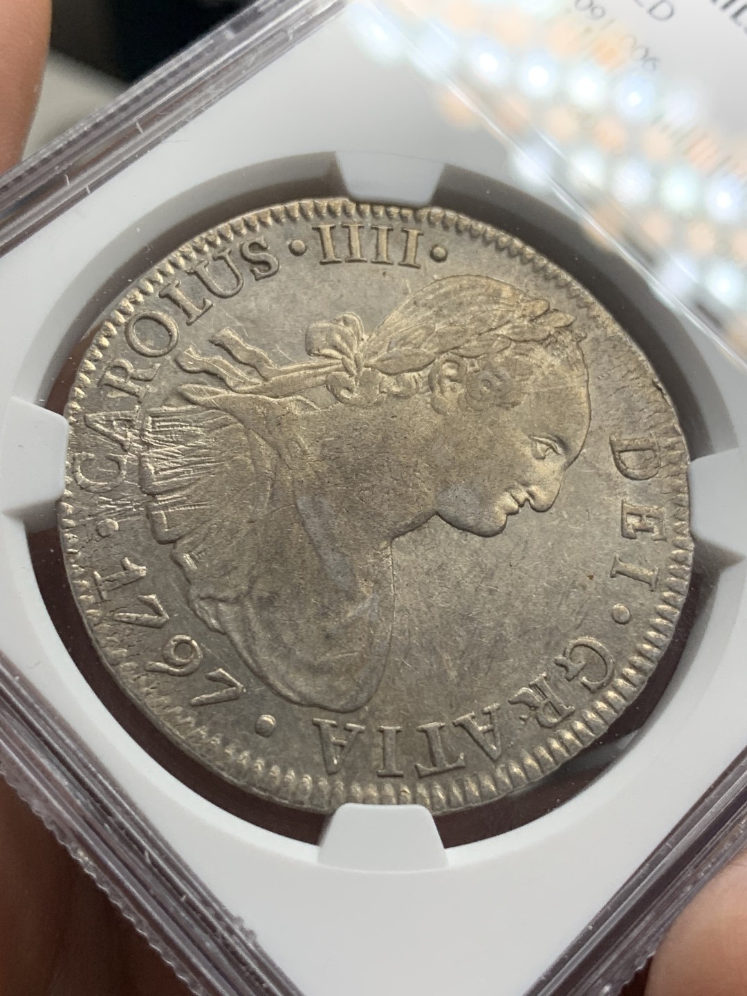 《竞宝斋》第77场-本周日，周一，周四3场拍卖（全场不限金额包邮） NGC AU 评级 墨西哥 1797年 卡四 8R 双柱银币 双面深打 包浆光度都不错