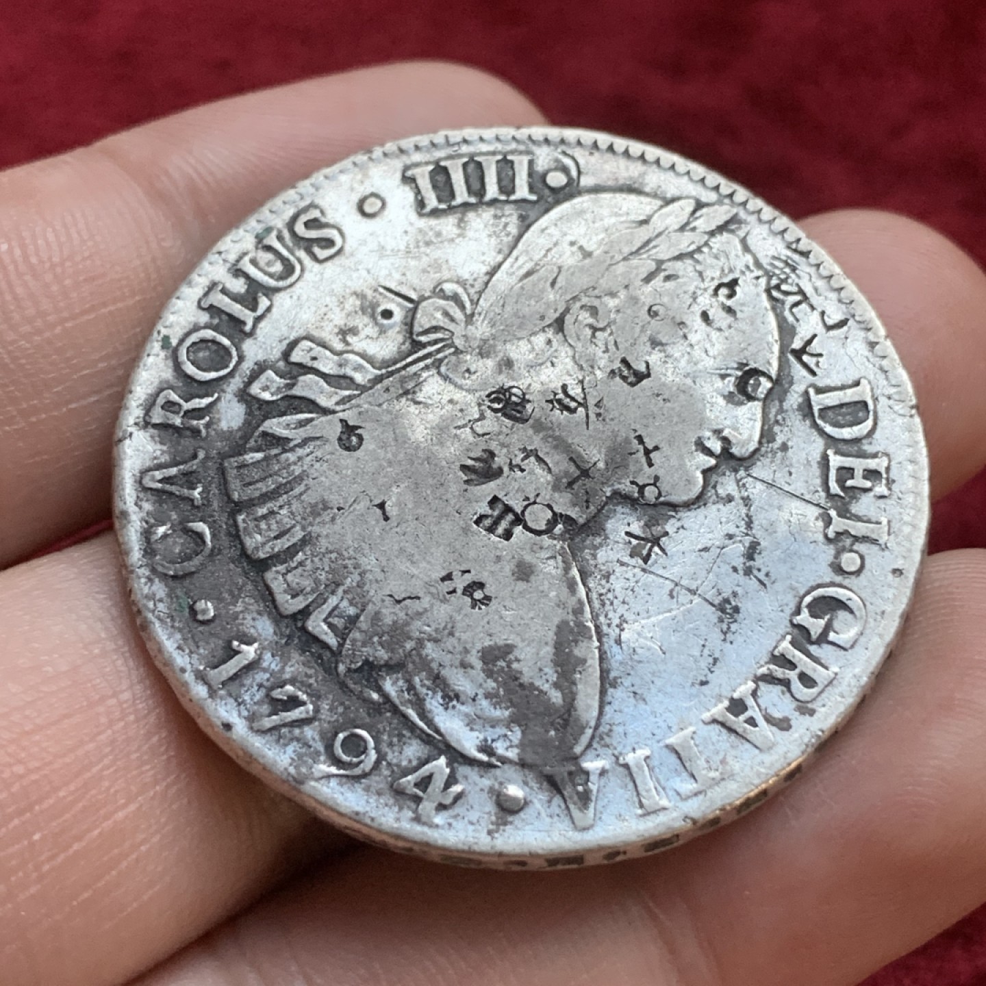 《竞宝斋》第77场-本周日，周一，周四3场拍卖（全场不限金额包邮） 西属秘鲁卡洛斯四世8瑞尔银币 1794年IJ版。