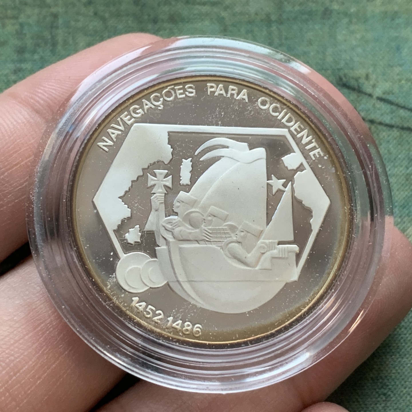 《竞宝斋》第77场-本周日，周一，周四3场拍卖（全场不限金额包邮） 原盒证书 葡萄牙1992年 发现新大陆帆船系列 200埃斯库多 精制大银币 单枚26.5克