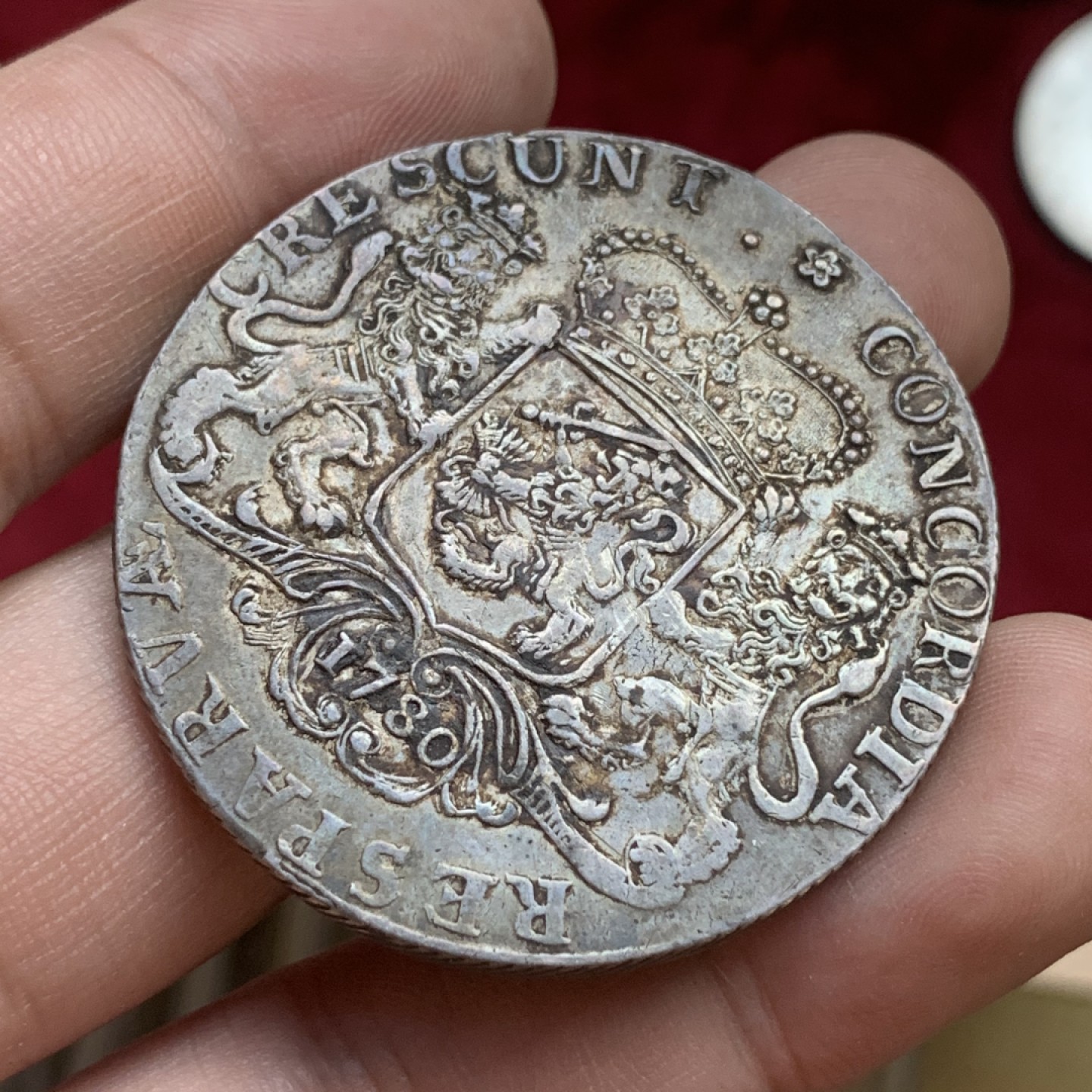 《竞宝斋》第77场-本周日，周一，周四3场拍卖（全场不限金额包邮） 荷兰 1780年 荷兰省 大马剑 细节 包浆非常好，骑士的头盔都非常的清晰