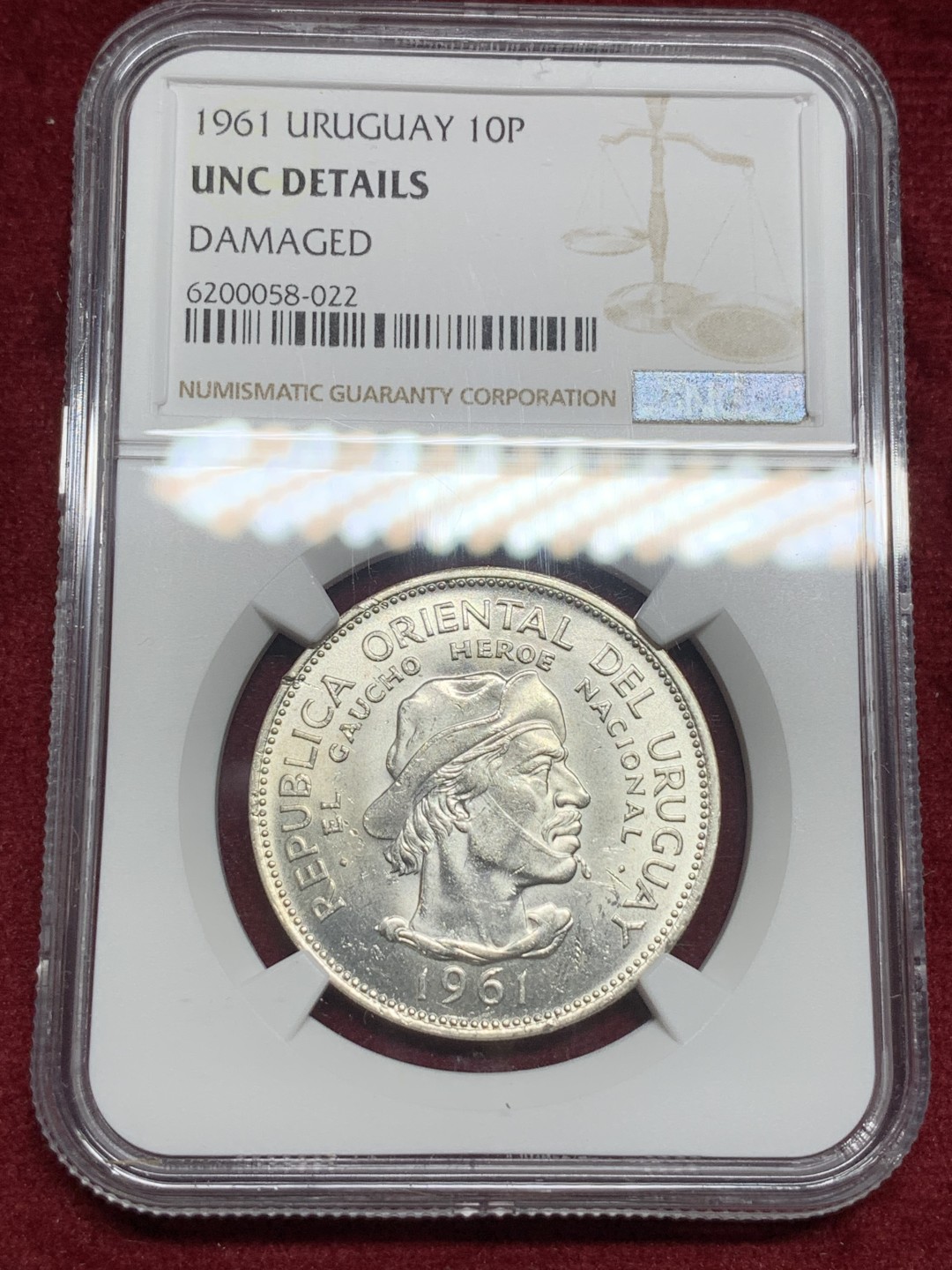 《竞宝斋》第77场-本周日，周一，周四3场拍卖（全场不限金额包邮） NGC UNCD 乌拉圭1961年反西班牙革命150周年10比索银币