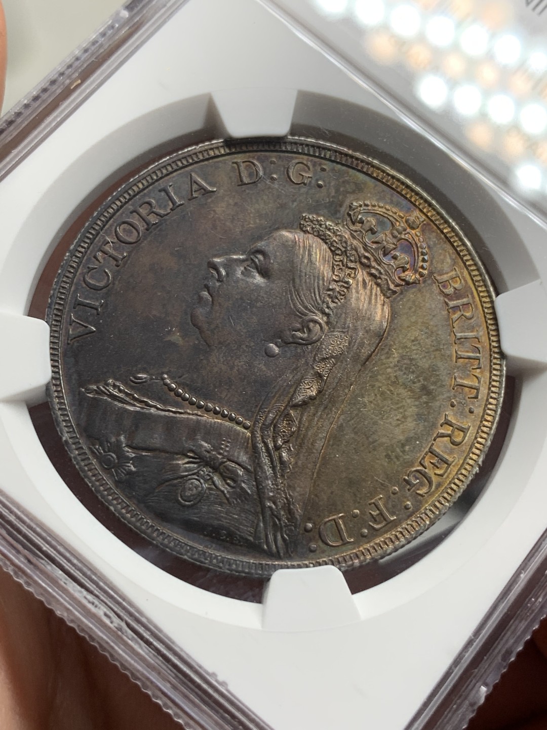 《竞宝斋》第77场-本周日，周一，周四3场拍卖（全场不限金额包邮） NGC-UNCD 英国 1889年 维多利亚女王高冠马剑