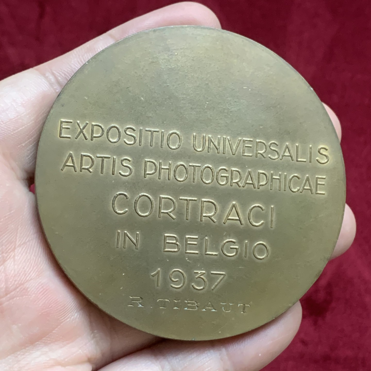 《竞宝斋》第77场-本周日，周一，周四3场拍卖（全场不限金额包邮） 1937年比利时阿斯特丽德铜章，直径70mm，重量147g。