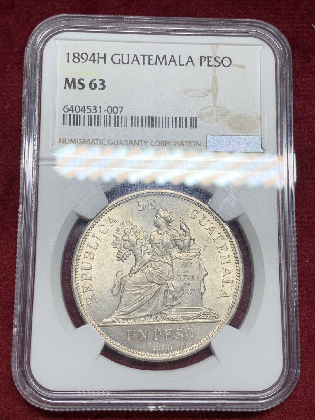 《竞宝斋》第77场-本周日，周一，周四3场拍卖（全场不限金额包邮） NGC MS63危地马拉1894坐人1比索 NGC第三名 南美洲的币暴涨 BU品相，原光车轮光