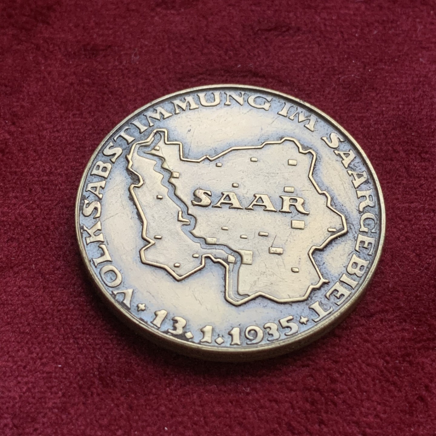 《竞宝斋》第77场-本周日，周一，周四3场拍卖（全场不限金额包邮） 1935年德国萨尔回归铜章（原盒），直径36mm，重量21.6g，原盒好品。