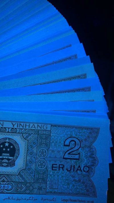 马金团拍！早期冠8002至尊雨过天晴、金光国徽、绝品无斑无油裸币