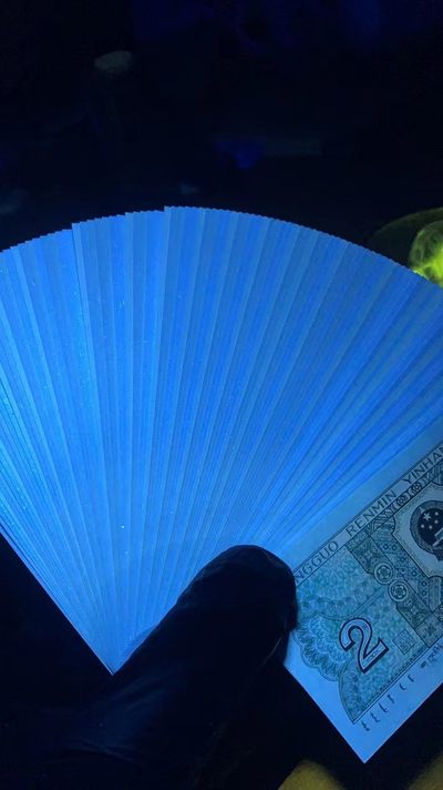 马金团拍！早期冠8002至尊雨过天晴、金光国徽、绝品无斑无油裸币