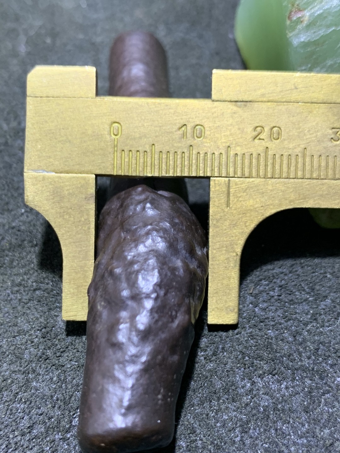 精美罕见戈壁管状黑金刚原石一块， 精美罕见戈壁管状黑金刚原石一块，