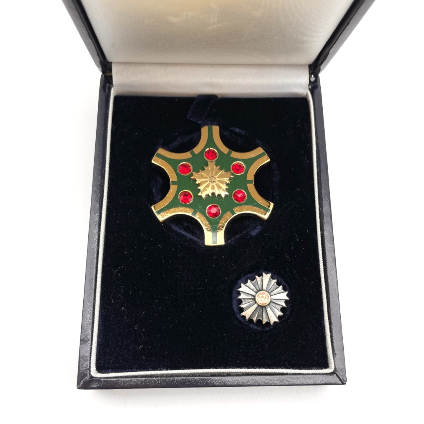 勋章奖章交易所7月30日拍卖 日本警察防卫荣誉金奖