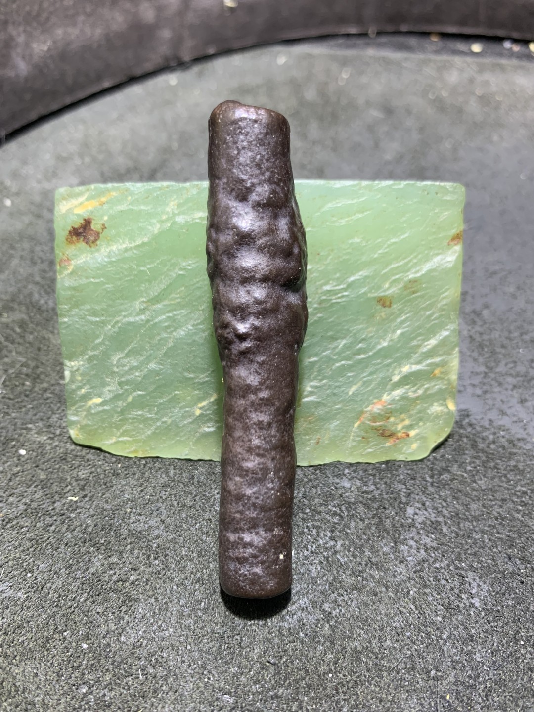 精美罕见戈壁管状黑金刚原石一块， 精美罕见戈壁管状黑金刚原石一块，