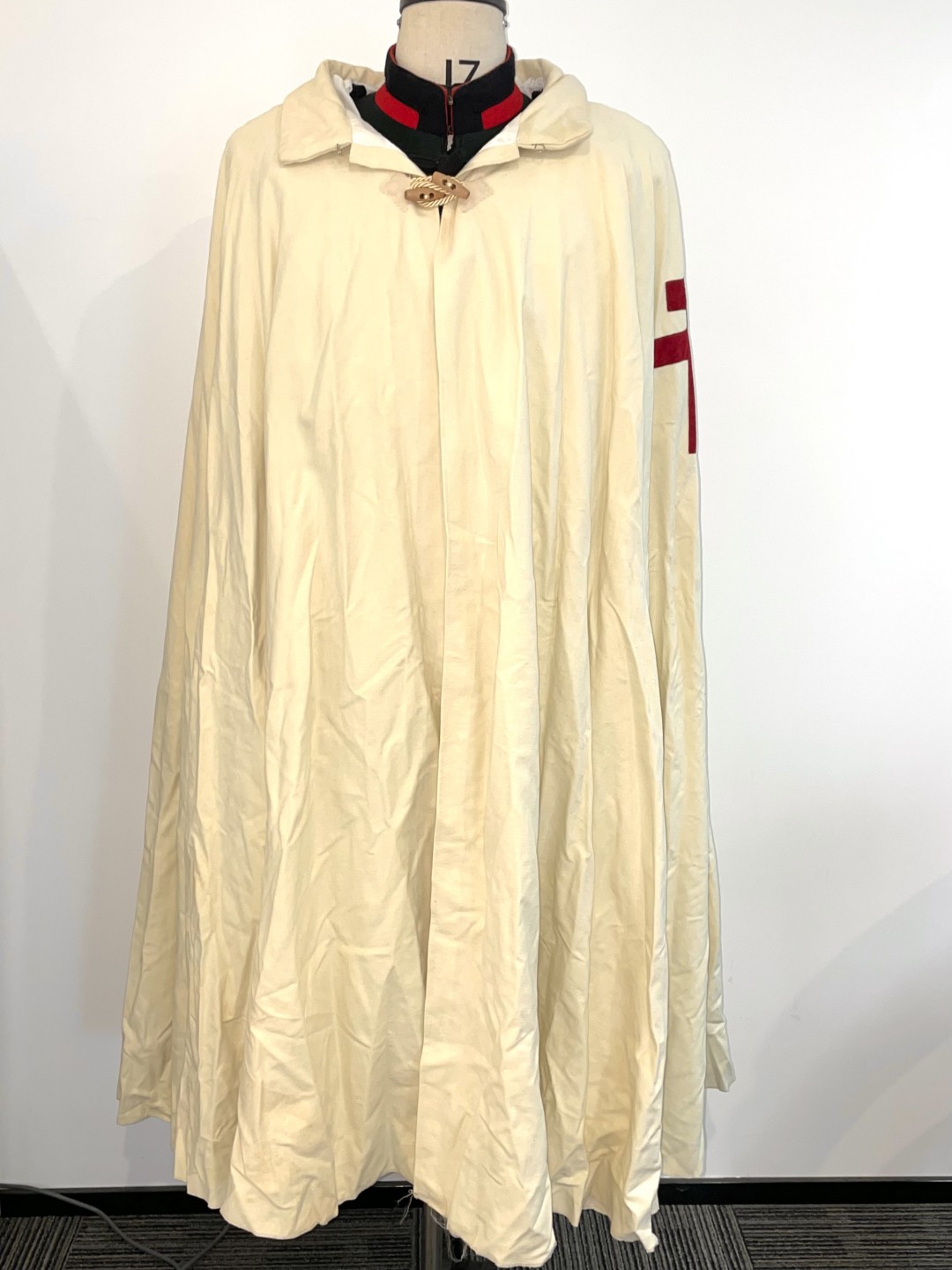 勋章奖章交易所7月30日拍卖 意大利圣殿骑士团骑士袍