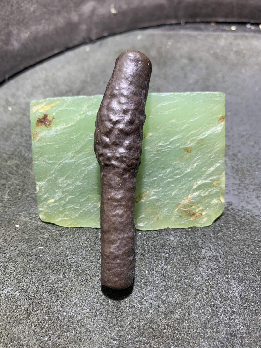 精美罕见戈壁管状黑金刚原石一块， 精美罕见戈壁管状黑金刚原石一块，