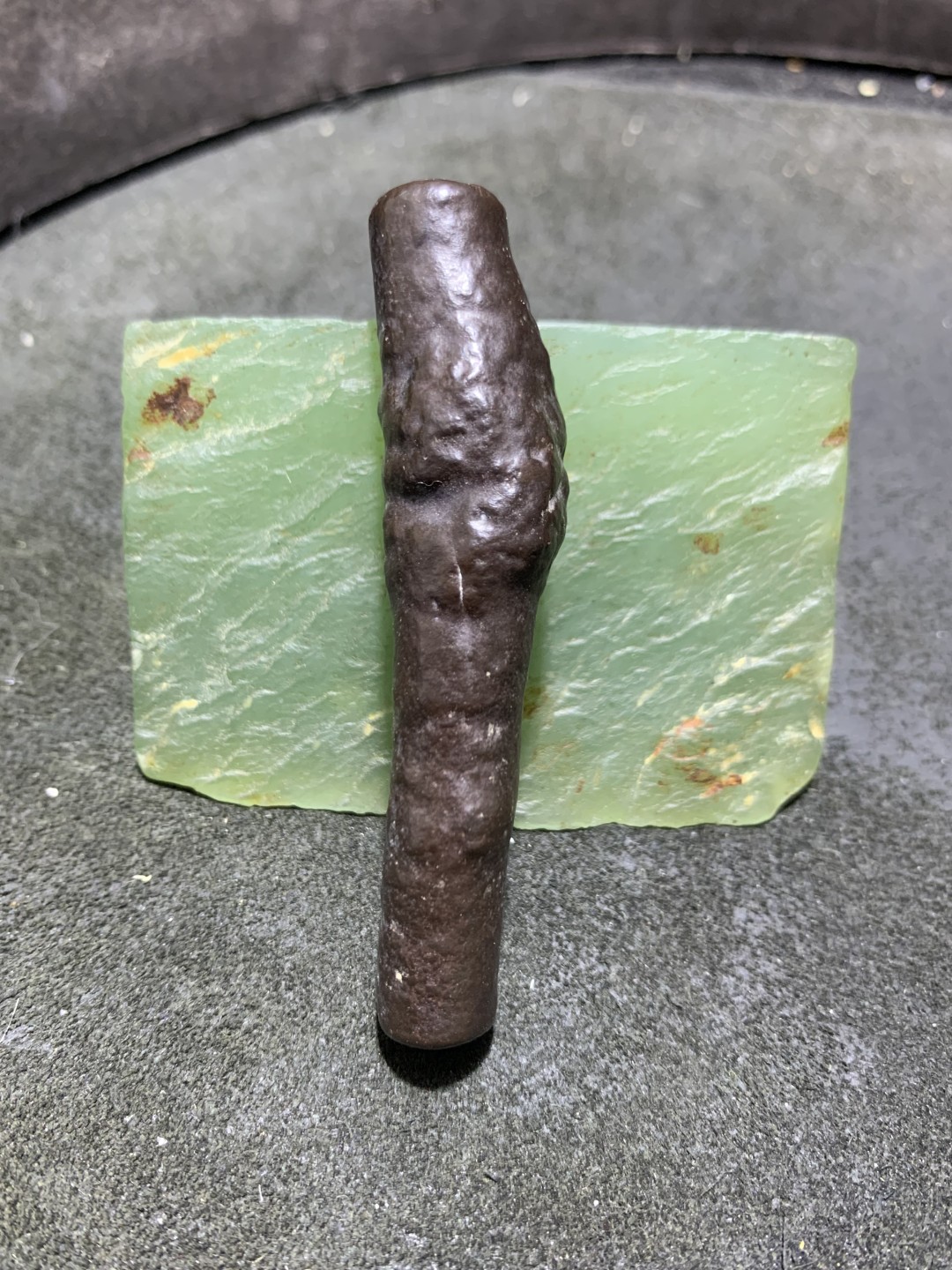 精美罕见戈壁管状黑金刚原石一块， 精美罕见戈壁管状黑金刚原石一块，