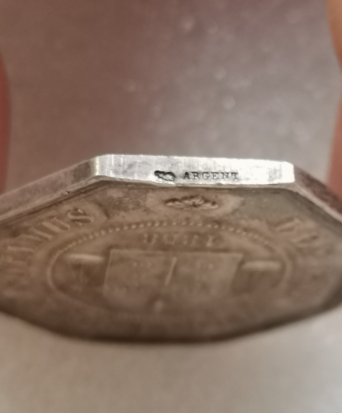 瓶子🏺JETON专场拍卖会 1858年阿伦·迪森特公证人公司佩隆JETON银质八角