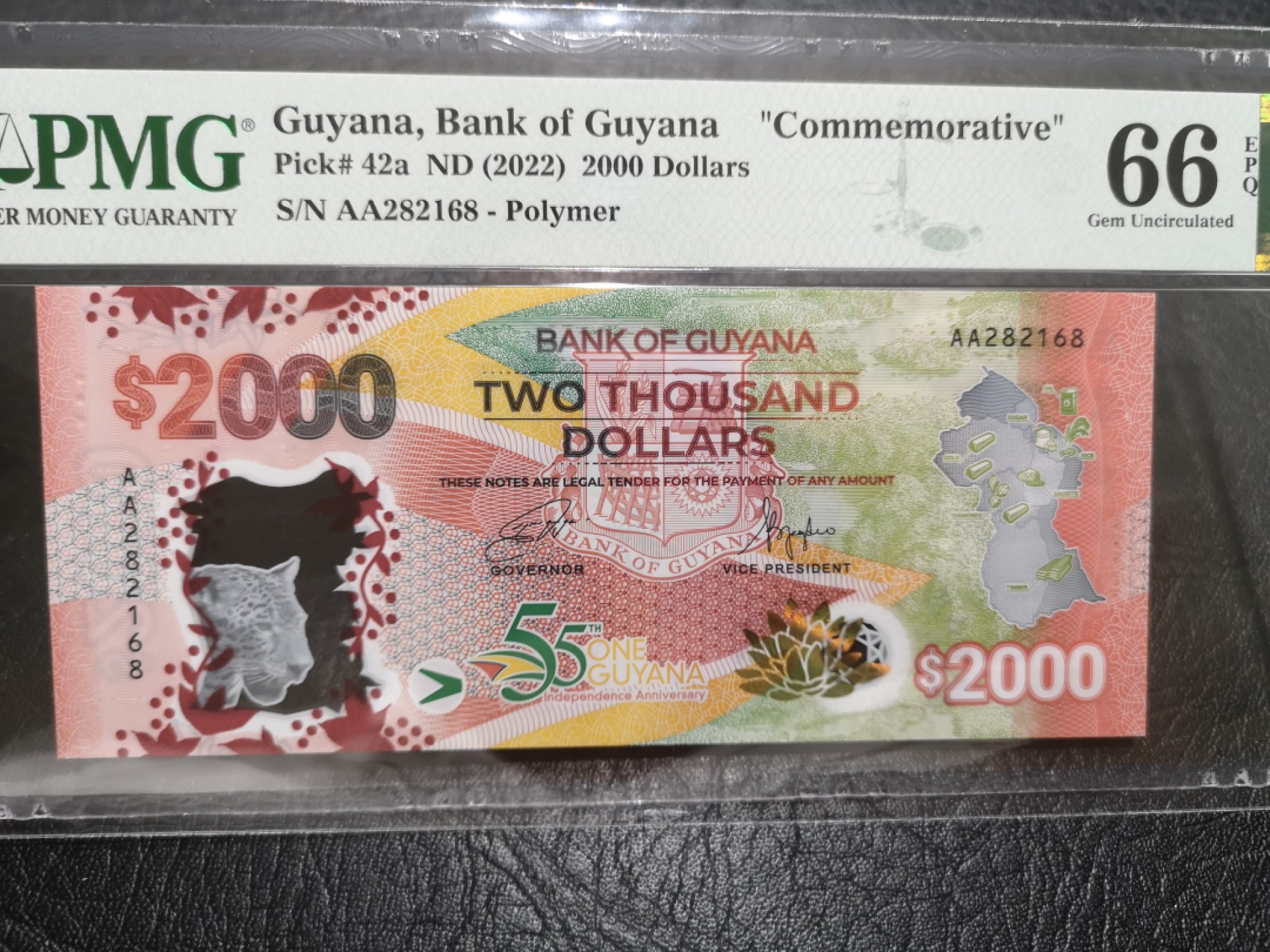 《外钞收藏家》第一百九十一期 2022年圭亚那2000 PMG66 AA冠 无47尾8 纪念钞