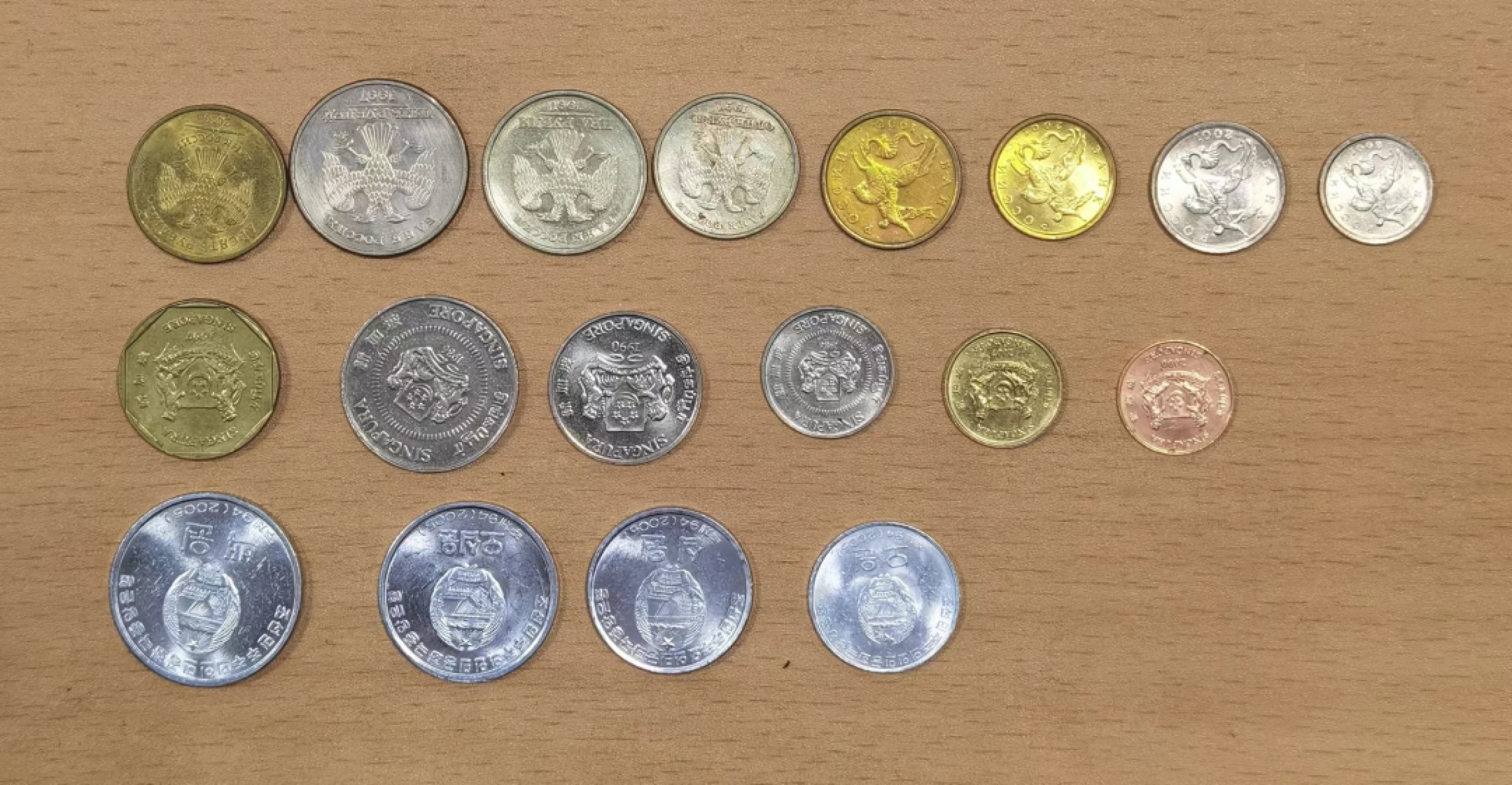 北京马甸外国钱币专卖微拍第八十一期，非贵金属流通币，纪念币专场，陆续上新，欢迎关注 原光朝鲜，新加坡，俄罗斯各一套