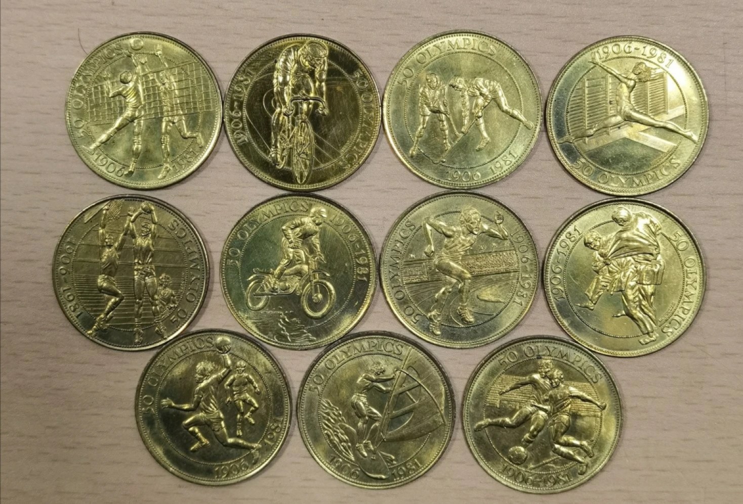 北京马甸外国钱币专卖微拍第八十一期，非贵金属流通币，纪念币专场，陆续上新，欢迎关注 1981年挪威纪念男排获奥运会冠军75周年50克朗铜币11枚/套