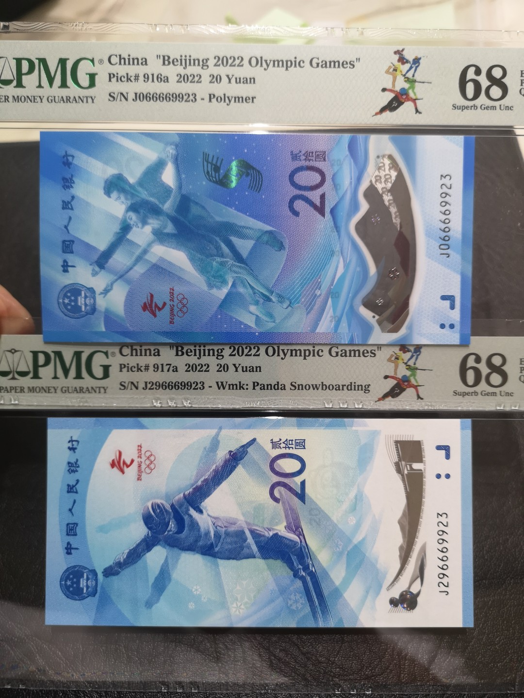 《外钞收藏家》第一百九十一期 2022北京冬奥会纪念钞一对 无47尾7位数同号  PMG68