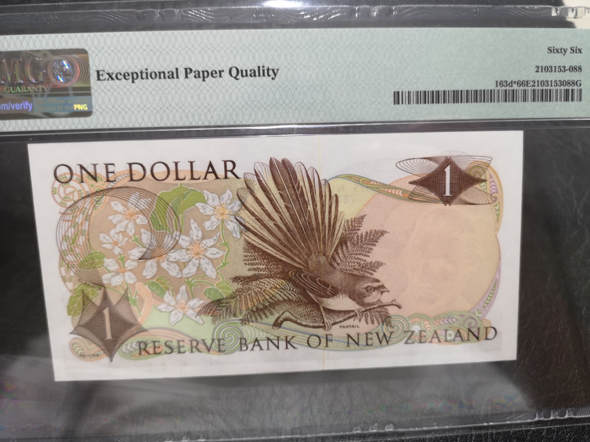 《外钞收藏家》第一百九十一期 1971-81年新西兰1刀 PMG66 无47 补号