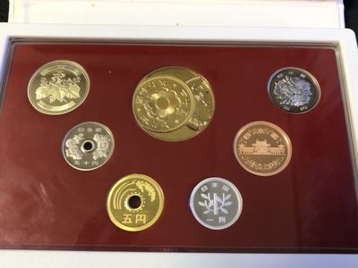 【海寧潮】拍卖第三十四期 - 【海寧潮】日本2006年金货发行纪念精制纪念套币含20克镀金银章