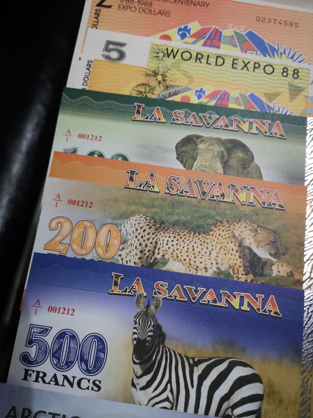 《外钞收藏家》第一百九十一期 几个版本精美商业钞 14张一起 全新