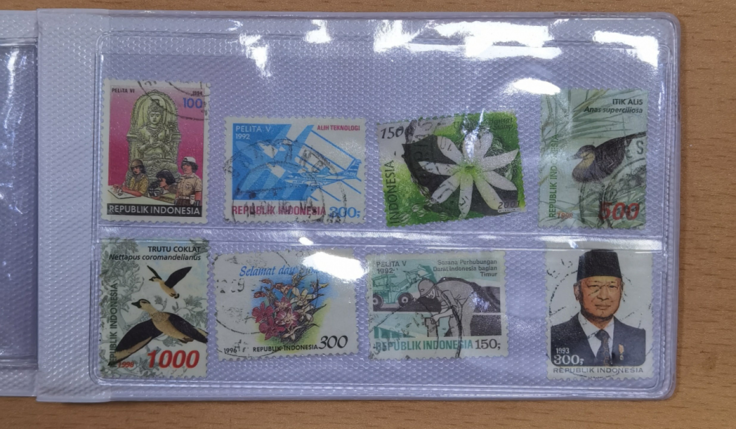 北京马甸外国钱币专卖微拍第八十一期，非贵金属流通币，纪念币专场，陆续上新，欢迎关注 新加坡，印尼旅游纪念邮票钱币册