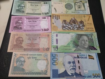 《外钞收藏家》第一百九十一期 - 五个国家八张纸币 全新UNC