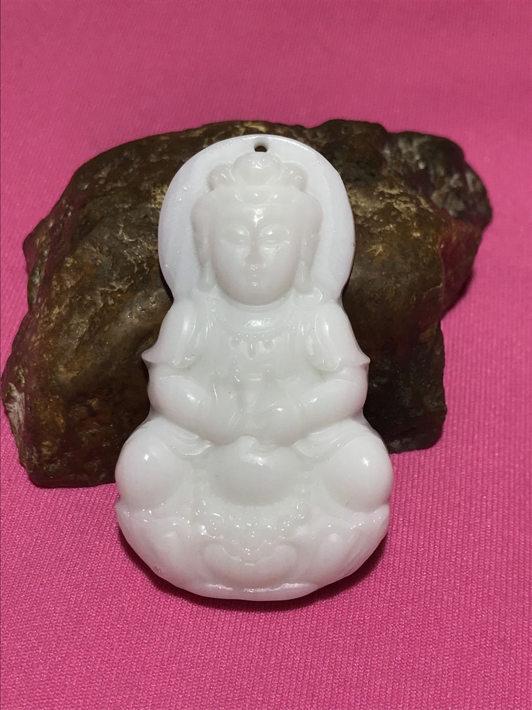 深海奶白高玉化贝化玉雕刻观音菩萨一尊，