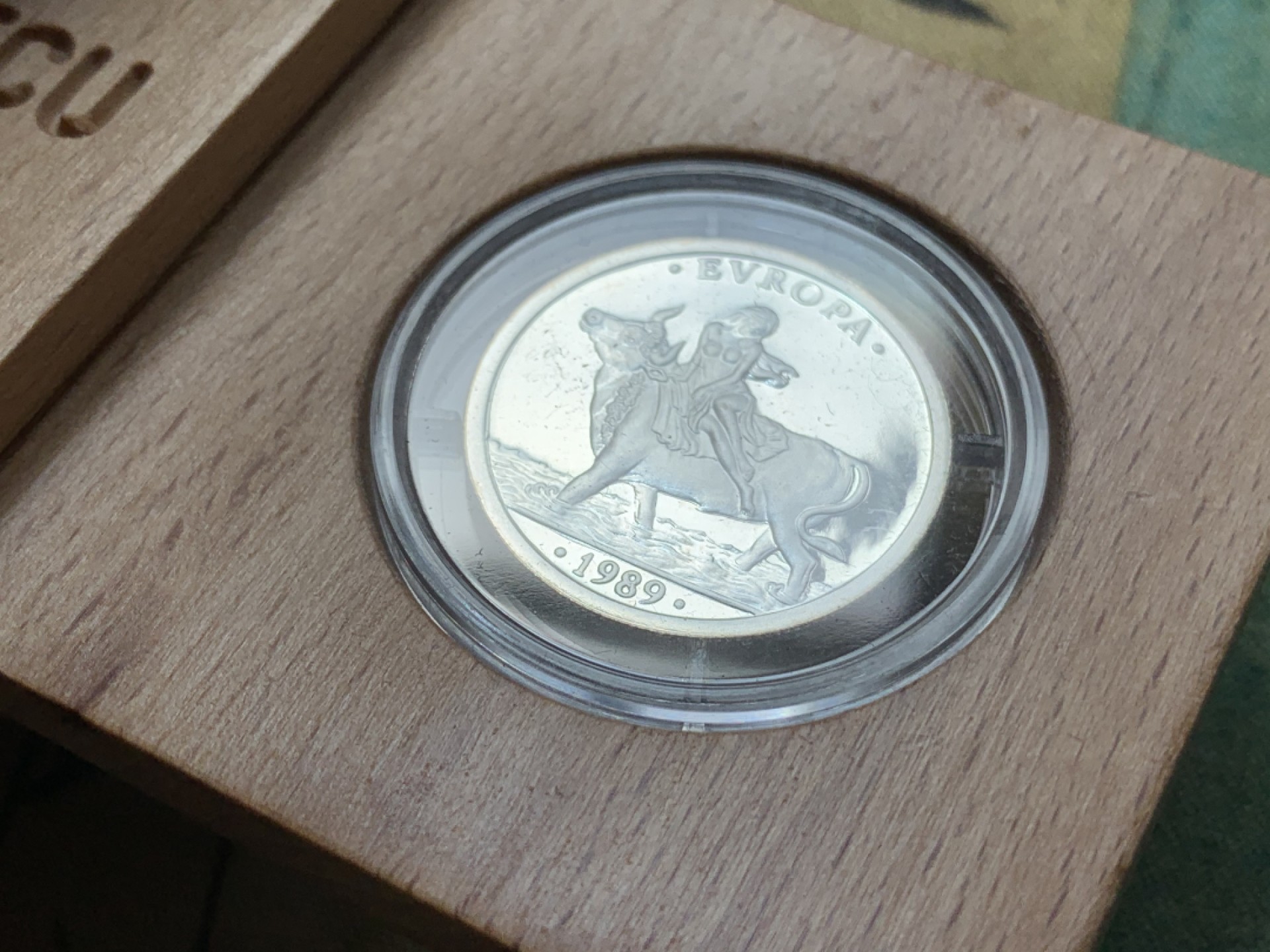 《竞宝斋》第79场-本周日，周一，周四3场拍卖（全场不限金额包邮） 原盒证书 西班牙1989年 骑牛 1ECU 精制银币 6.72克